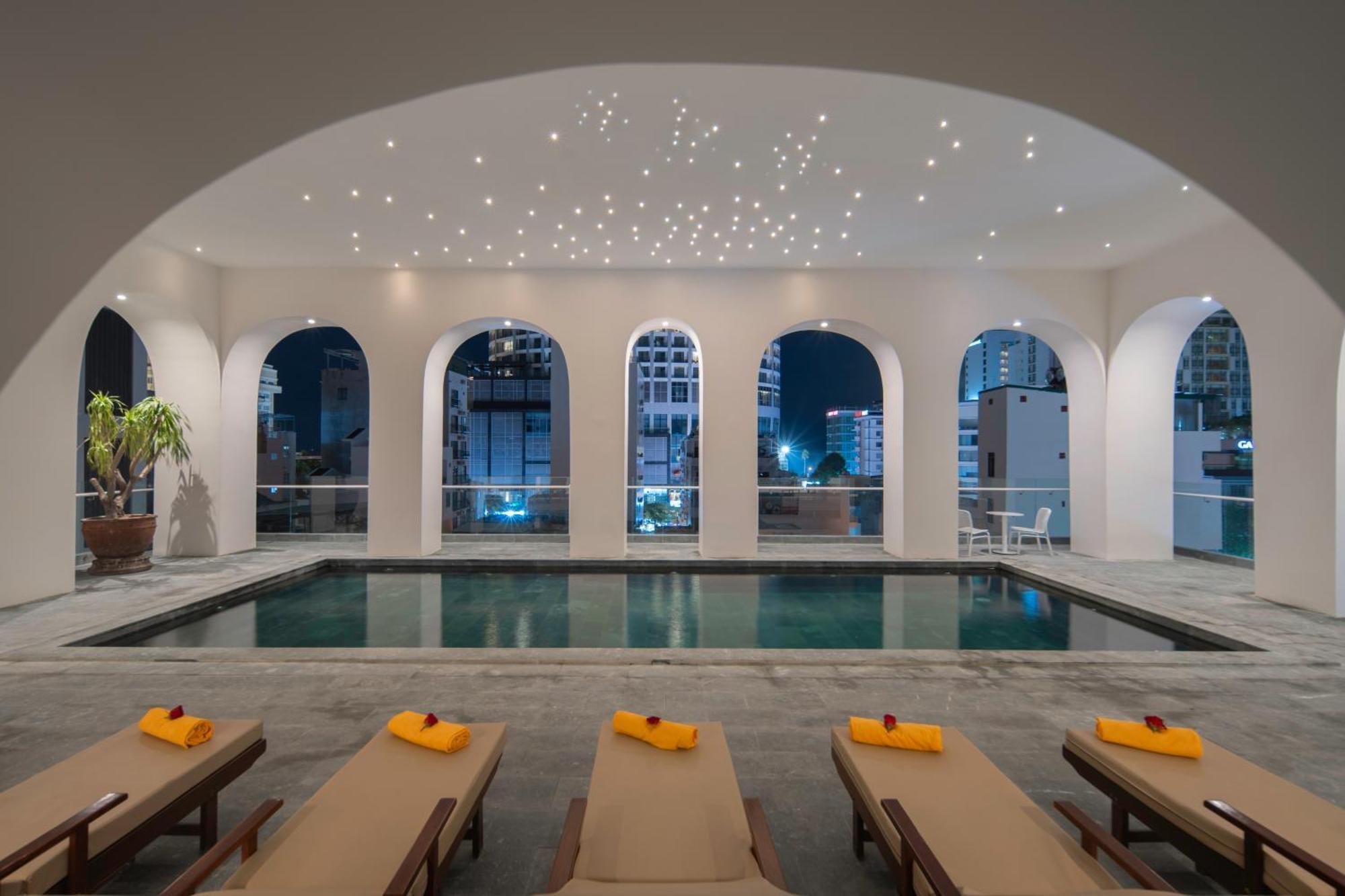 Hotel World