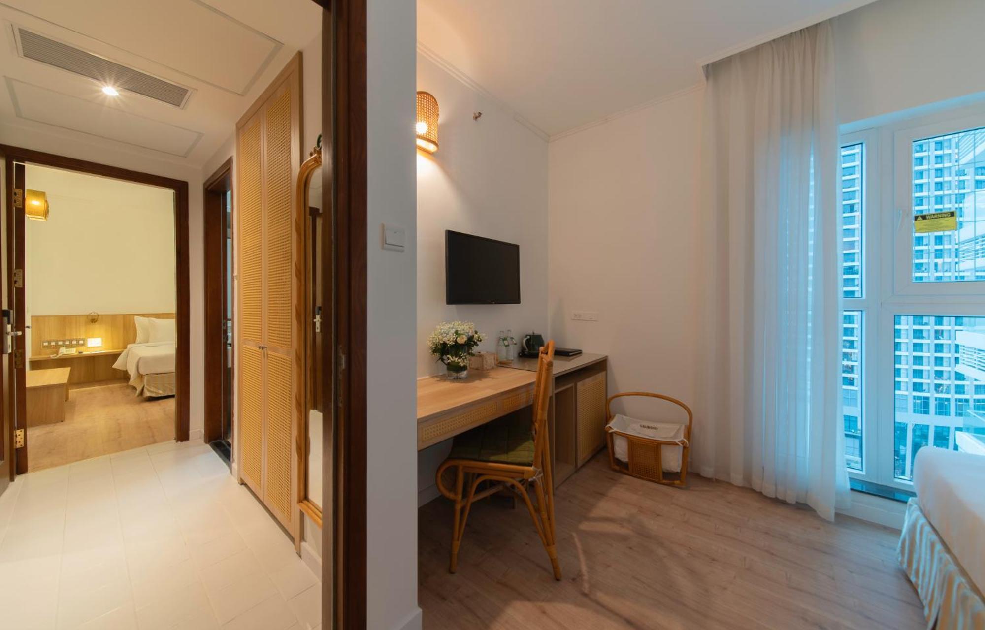 Khách sạn World 4*