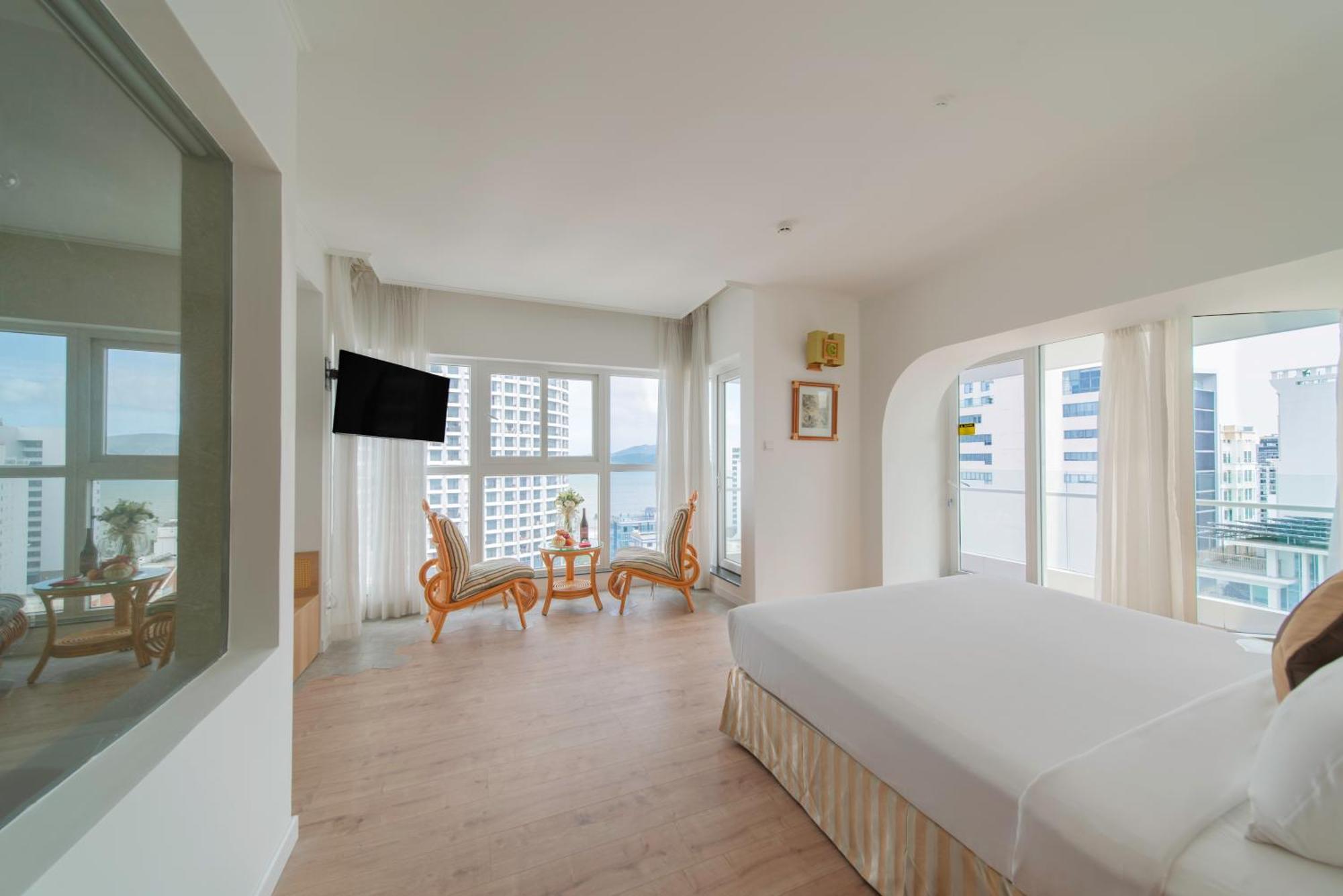 Hotel World 4*
