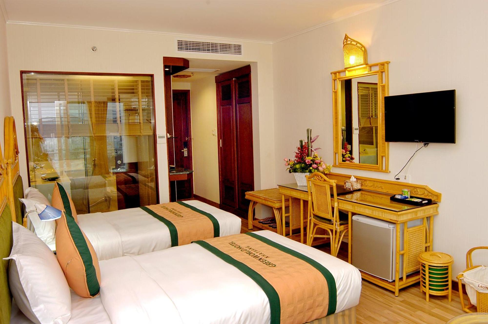 World Hotel 4*