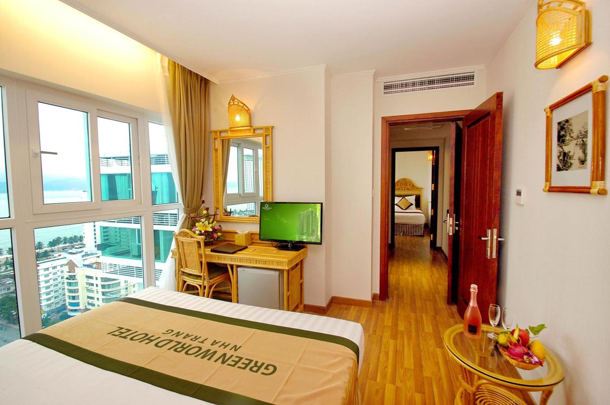 Hotel World 4*